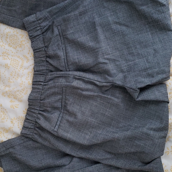 Old Navy cropped grey elastic pant 6 - Picture 3 of 3